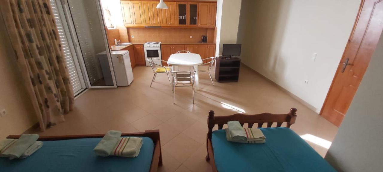 Magic Ionian Apartments & Rooms Himare Exteriör bild